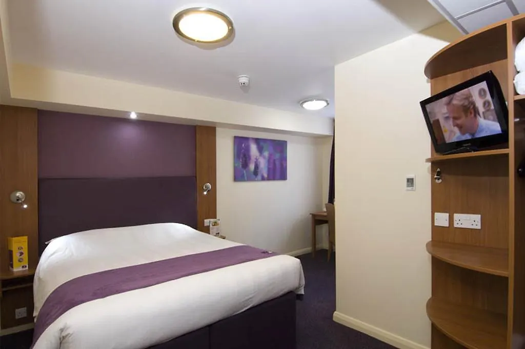 Premier Inn London Victoria-1
